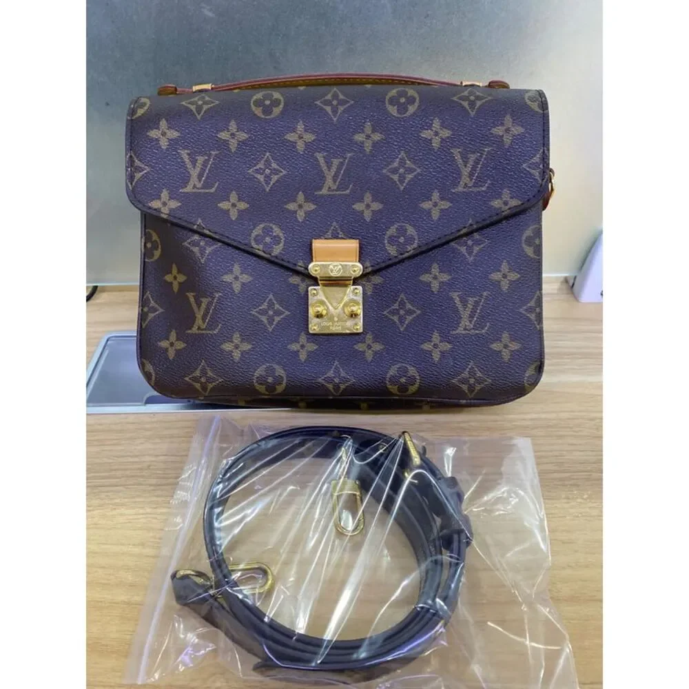 Louis Vuitton Women Pre-Loved Bag Very Good Condition